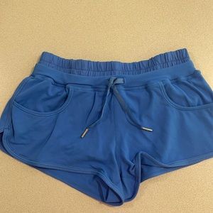 Lululemon Hotty Hot Shorts Size 4 Blue